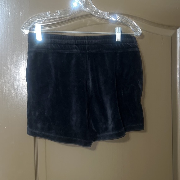 Fashion nova velour shorts - Picture 2 of 4